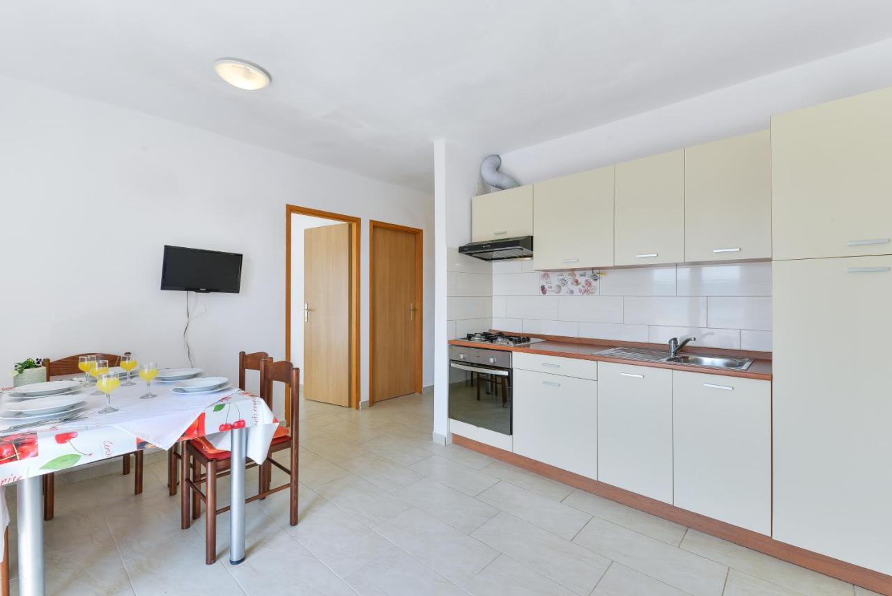 Apartments Citrus Turanj Eksteriør bilde