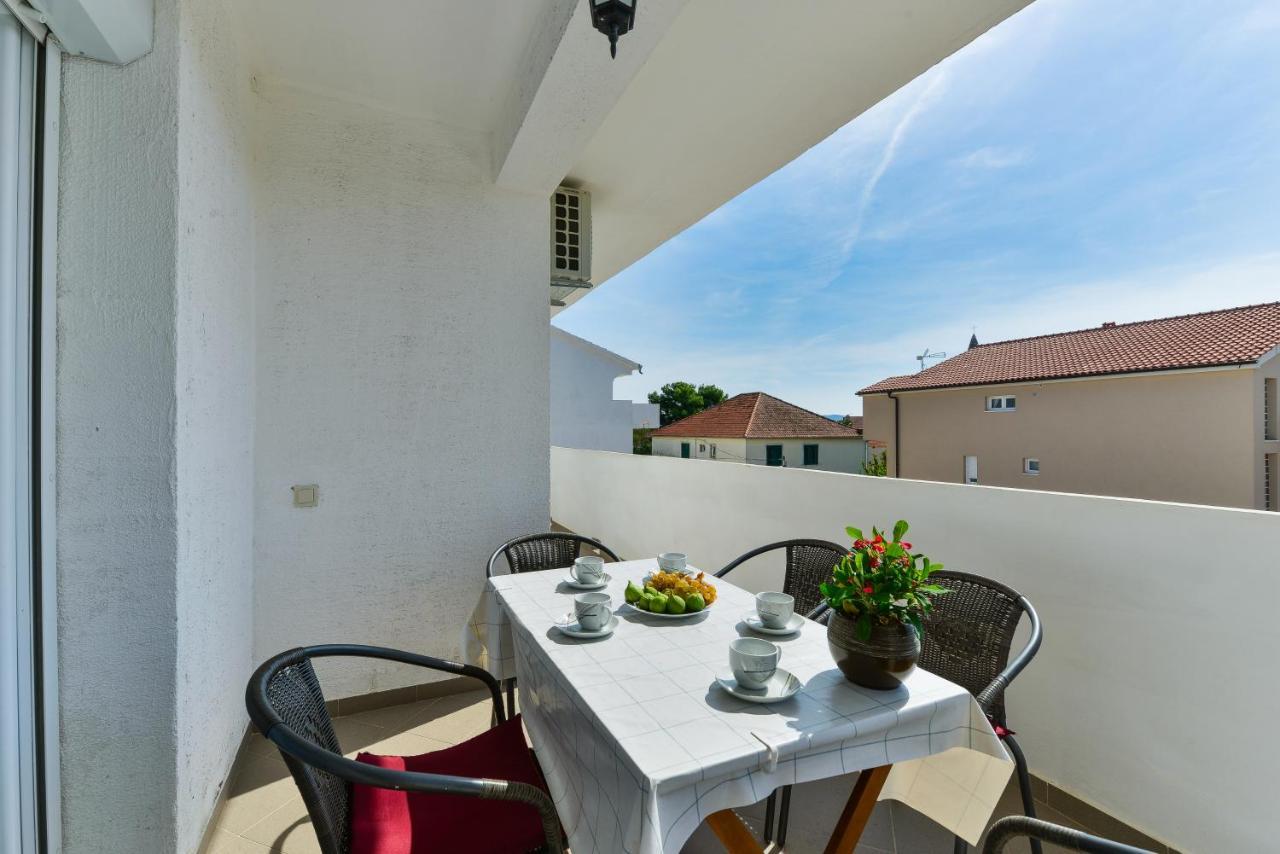 Apartments Citrus Turanj Eksteriør bilde